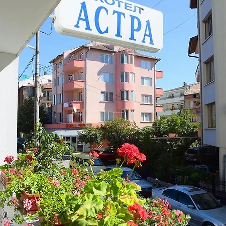 Family Astra מלון